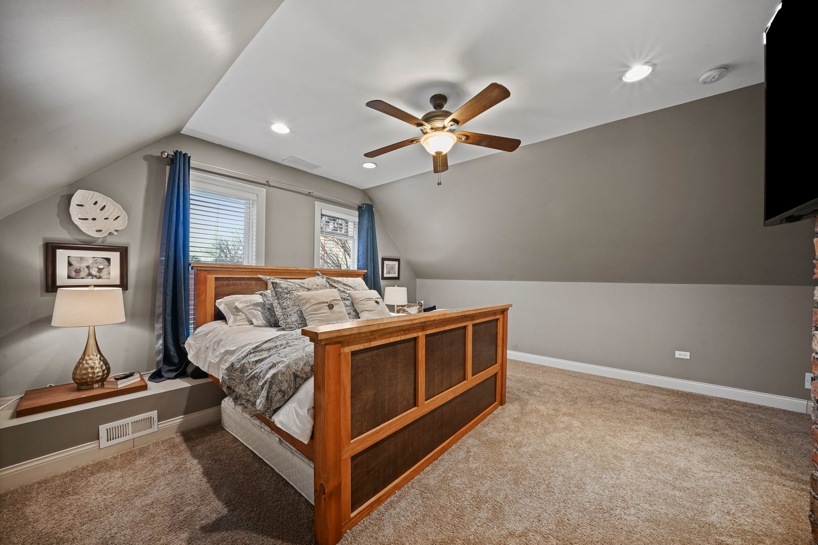 90 Lawton Road Riverside, IL 60546 - Photo 17 of 32