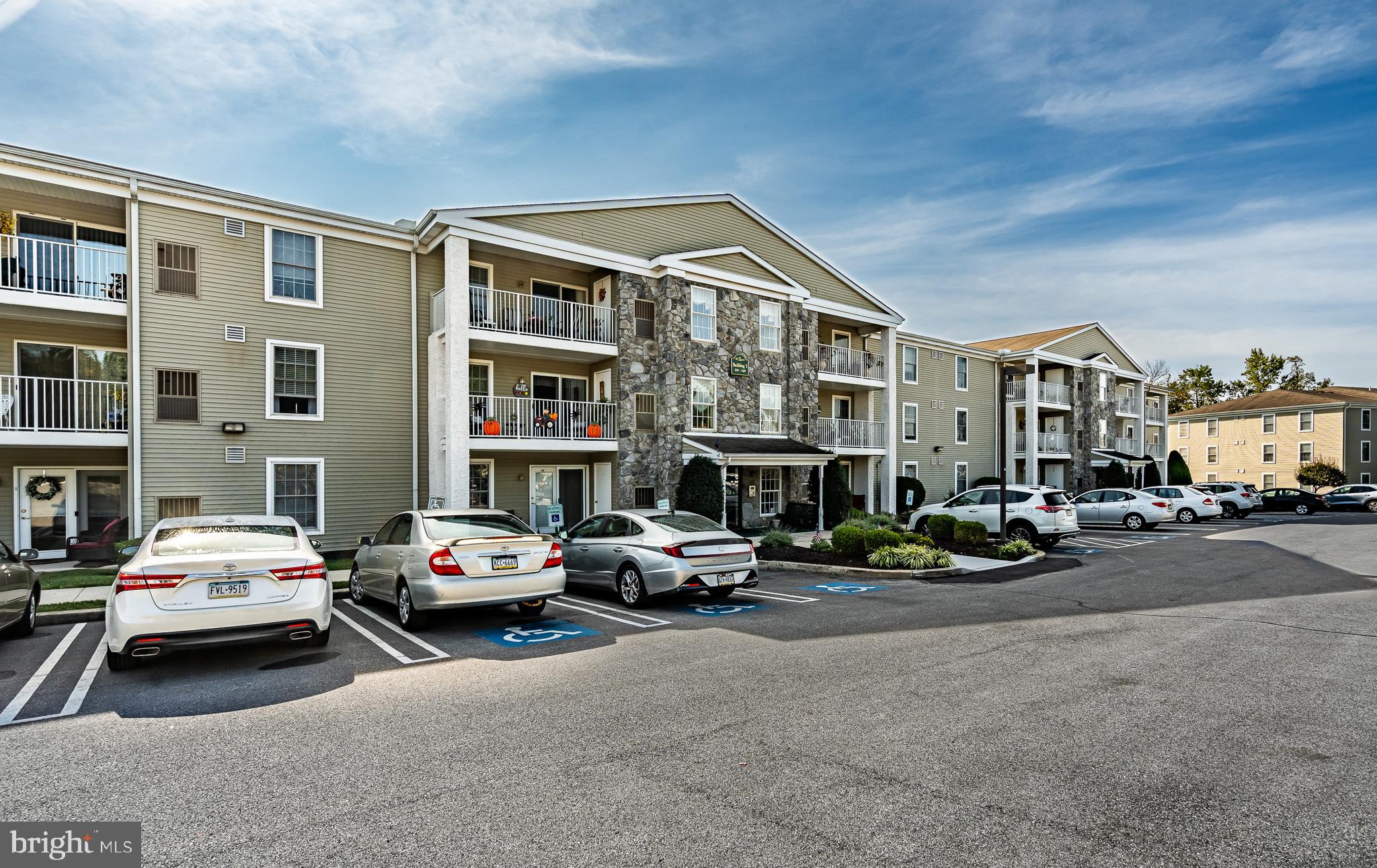 324 Brandon Road Norristown, PA 19403 - Photo 3 of 33