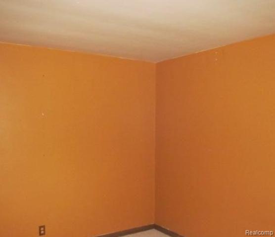 5427 Calkins Road Flint, MI 48532 - Photo 5 of 7 7145450479 3.jpg