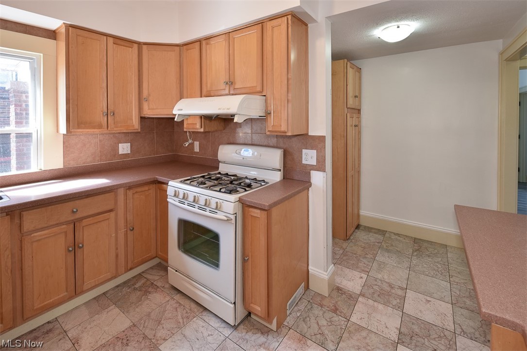3455 Helen Road Shaker Heights, OH 44122 - Photo 10 of 29 Gallery Image 10