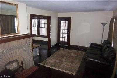 17801 Ingleside Road Cleveland, OH 44119 - Photo 3 of 13 Living Room