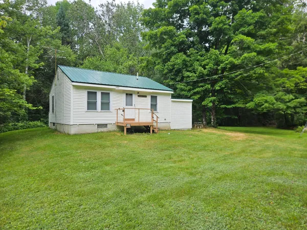 $139,900 | 10 Moosehorn Road, Abbot, ME 04406