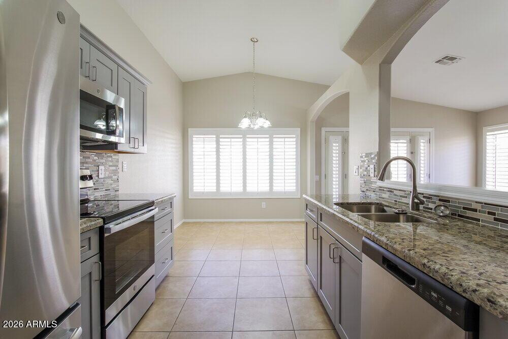 16634 North 35th Way Phoenix, AZ 85032 - Photo 6 of 16 Photo #6