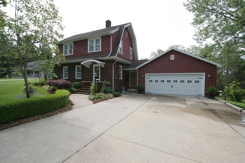 610 East Riverside Drive Jasper, IN 47546 - Photo 3 of 36 Gallery Image 3