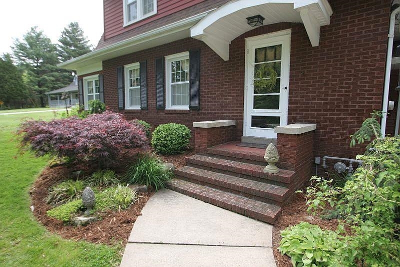 610 East Riverside Drive Jasper, IN 47546 - Photo 5 of 36 Gallery Image 5