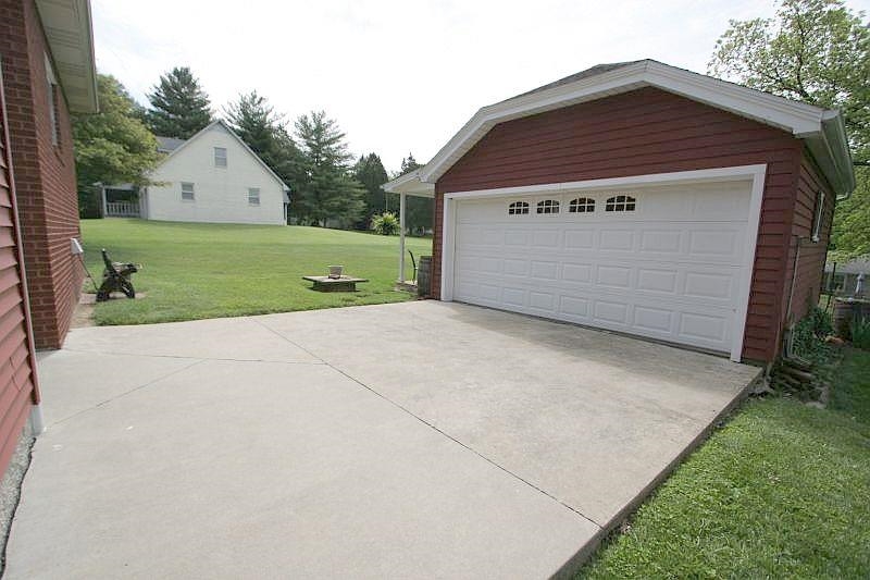 610 East Riverside Drive Jasper, IN 47546 - Photo 7 of 36 Gallery Image 7