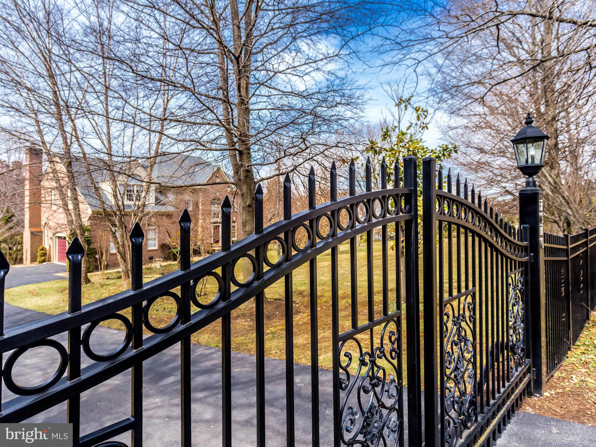 Private Countryside Setting AND Easy Commute!