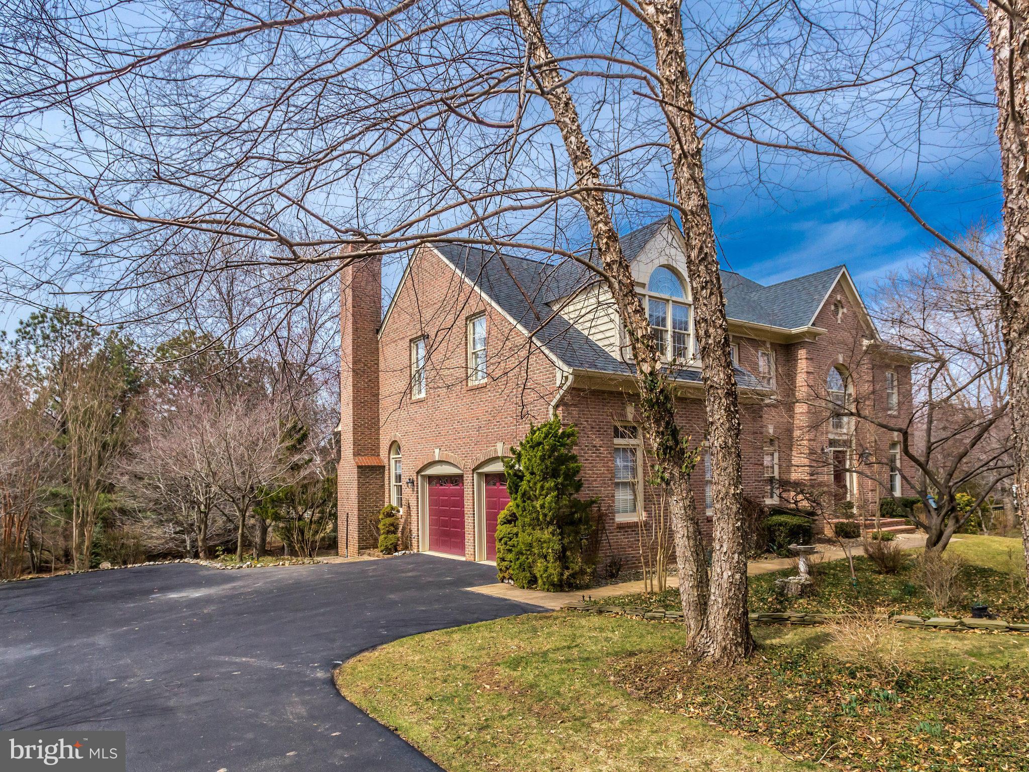 Spacious Driveway