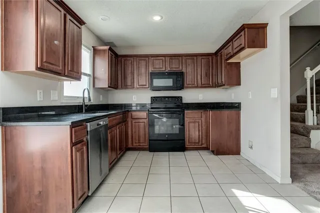 $225,000 | 813 167th Court, Gardner, KS 66030