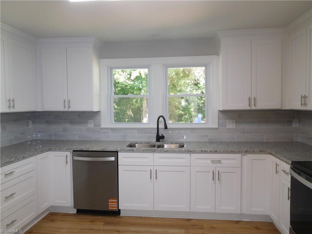 1025 Motor Road Winston-Salem, NC 27105 - Photo 15 of 33 YOU WILL REALLY ENJOY HAVING THIS FULLY FUNCTIONAL KITCHEN