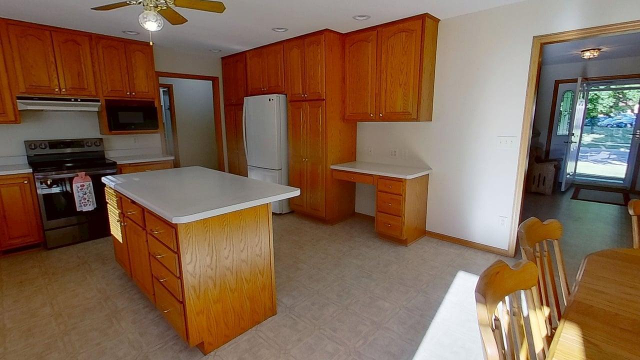 401 South Bruce Street Marshall, MN 56258 - Photo 11 of 45
