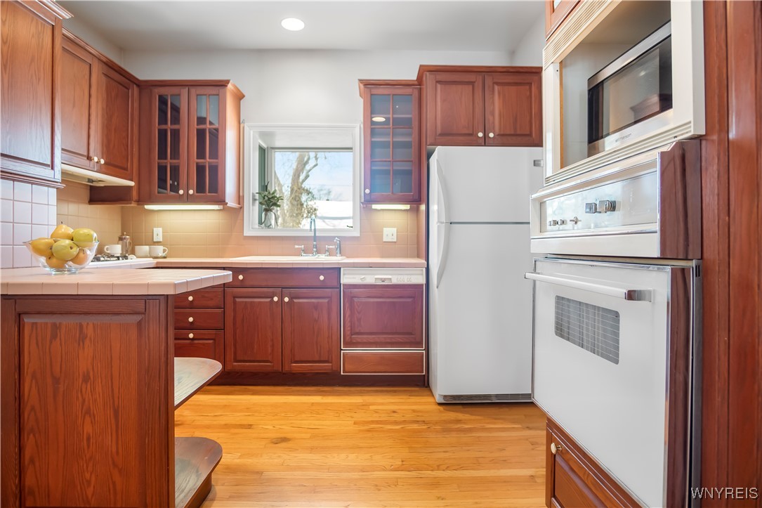 24 Admiral Road Buffalo, NY 14216 - Photo 11 of 26 KITCHEN