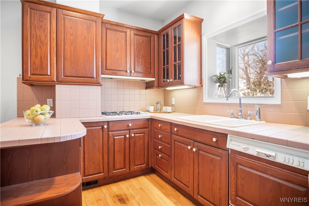 24 Admiral Road Buffalo, NY 14216 - Photo 13 of 26 KITCHEN