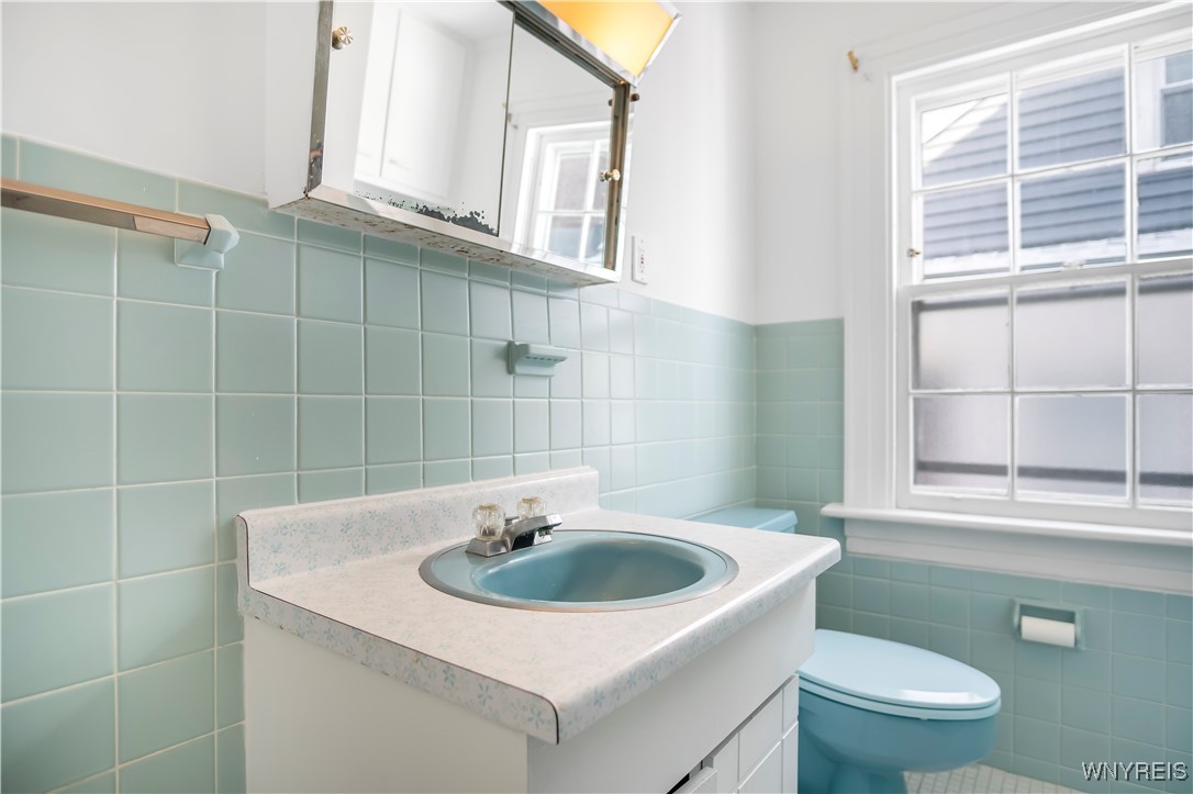 24 Admiral Road Buffalo, NY 14216 - Photo 15 of 26 FULL BATH