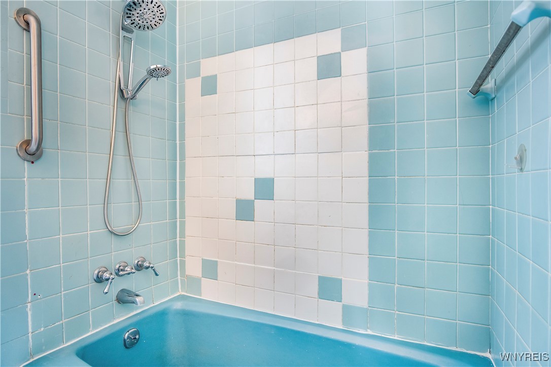 24 Admiral Road Buffalo, NY 14216 - Photo 17 of 26 FULL BATH