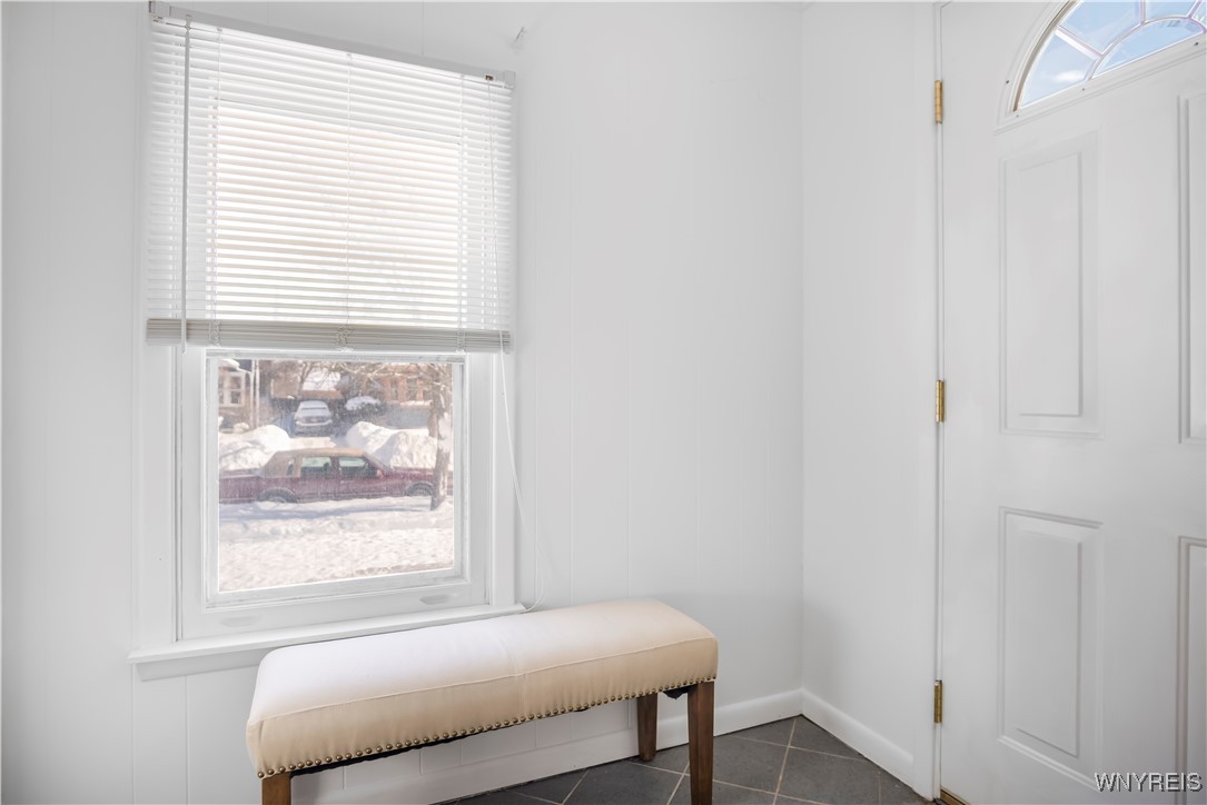 24 Admiral Road Buffalo, NY 14216 - Photo 3 of 26 HALLWAY