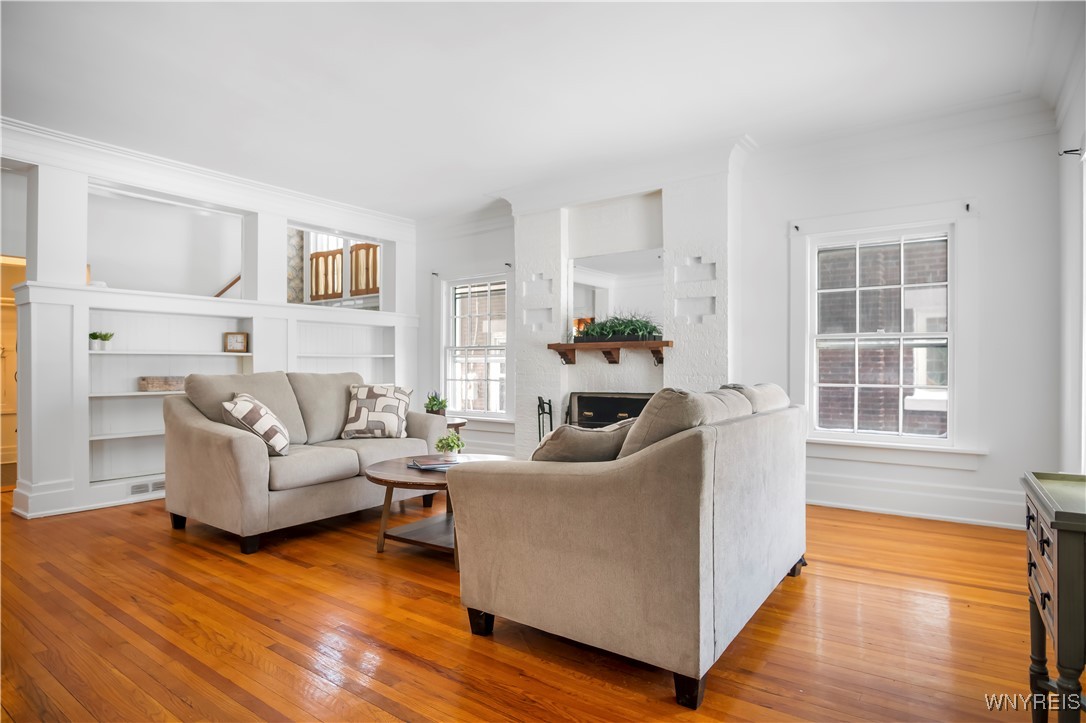 24 Admiral Road Buffalo, NY 14216 - Photo 4 of 26 LIVING RM