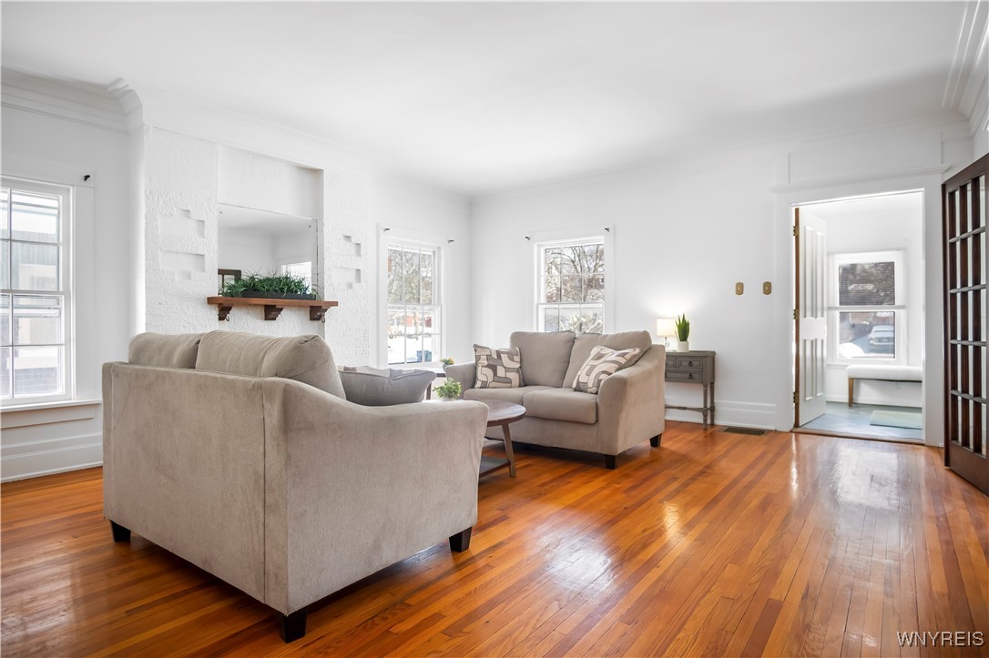 24 Admiral Road Buffalo, NY 14216 - Photo 6 of 26 LIVING RM