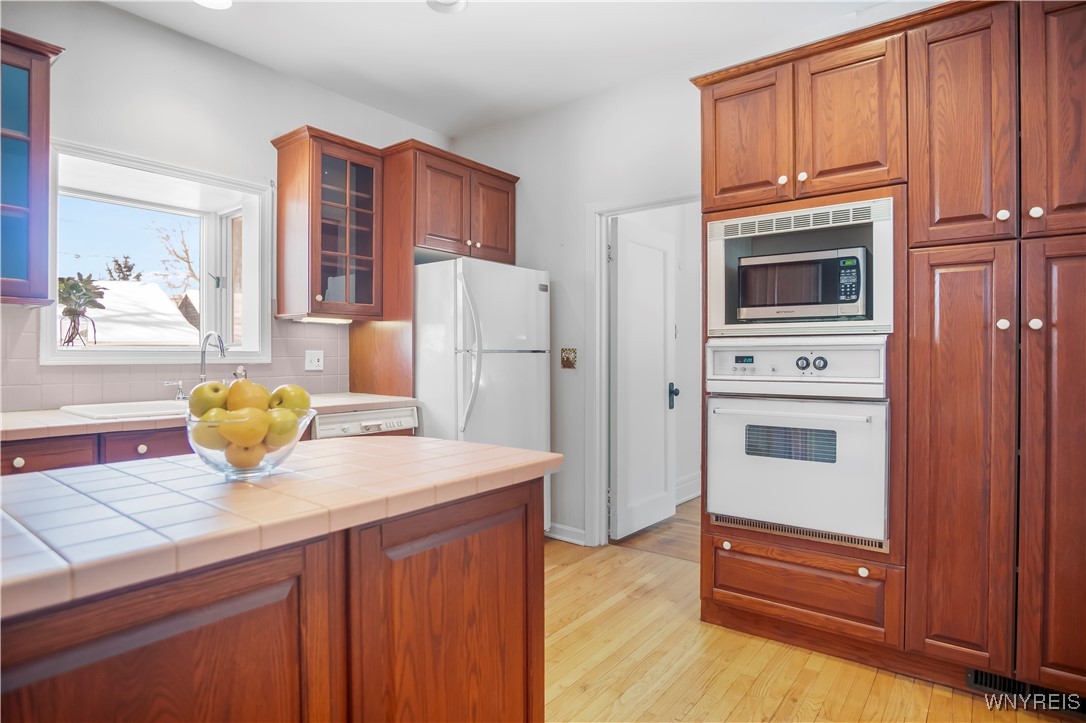 24 Admiral Road Buffalo, NY 14216 - Photo 10 of 26 KITCHEN