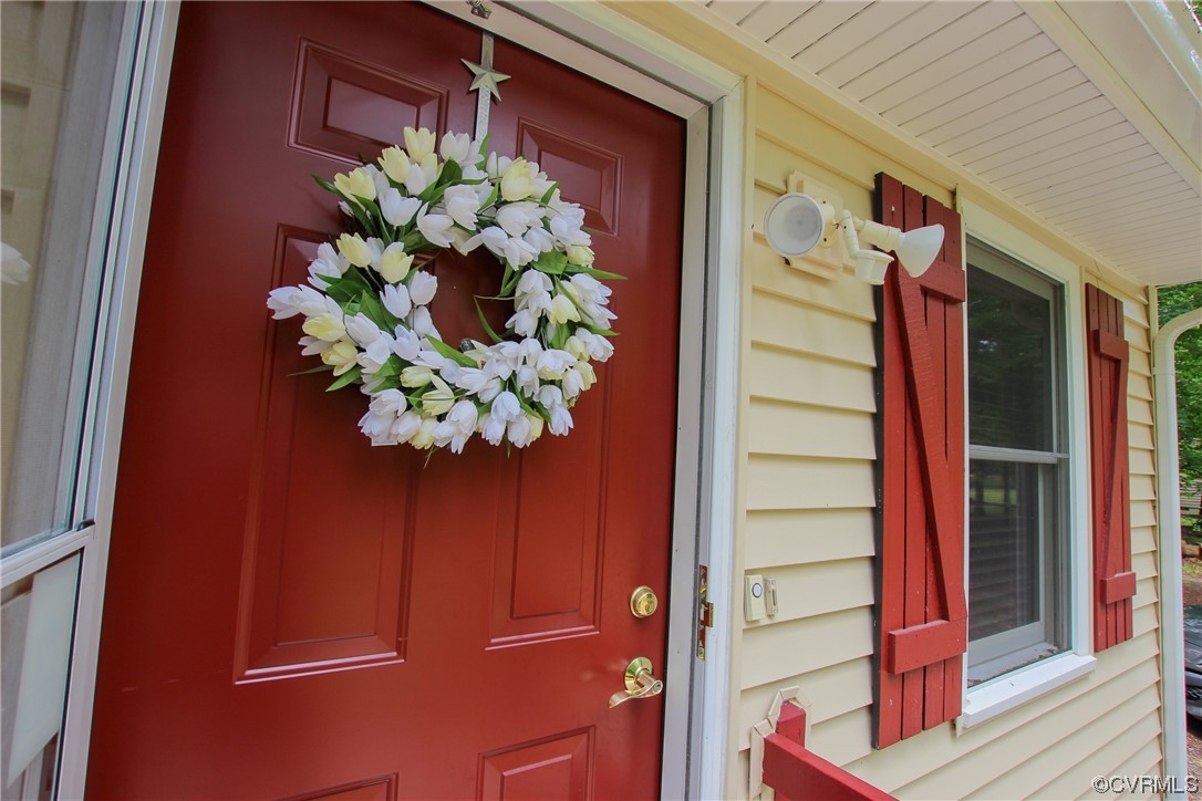 1120 Mill Road King William, VA 23086 - Photo 31 of 40 a vase of flowers sitting on a floor
