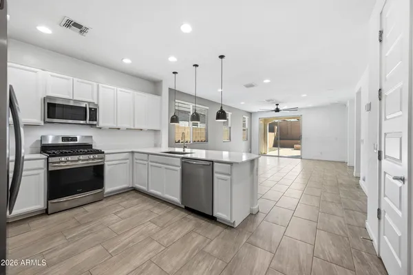 $2,595 | 1627 West Estes Way, Phoenix, AZ 85041