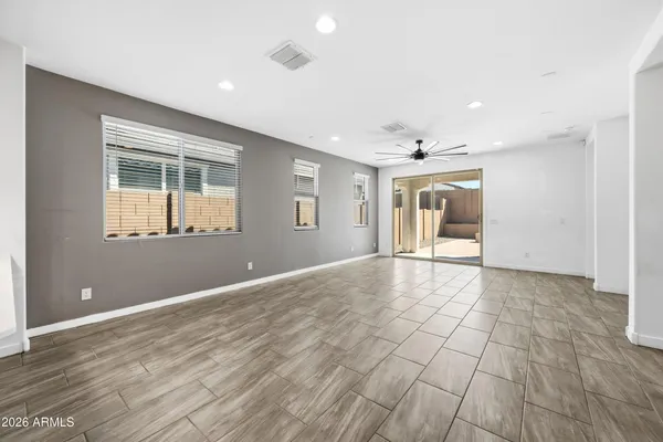 $2,595 | 1627 West Estes Way, Phoenix, AZ 85041