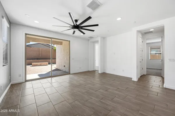 $2,595 | 1627 West Estes Way, Phoenix, AZ 85041