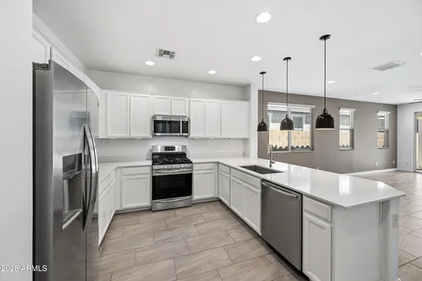 $2,595 | 1627 West Estes Way, Phoenix, AZ 85041