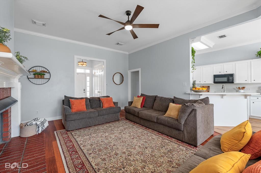 6020 Applegate Circle Bossier City, LA 71111 - Photo 17 of 36 a living room with furniture kitchen view and a couch