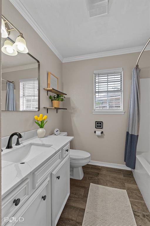 6020 Applegate Circle Bossier City, LA 71111 - Photo 34 of 36 a bathroom with a sink and a mirror