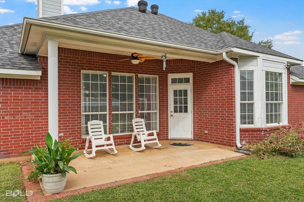 6020 Applegate Circle Bossier City, LA 71111 - Photo 5 of 36 a backyard of a house with seating space