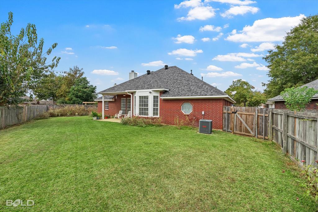6020 Applegate Circle Bossier City, LA 71111 - Photo 7 of 36 a view of a yard with a house