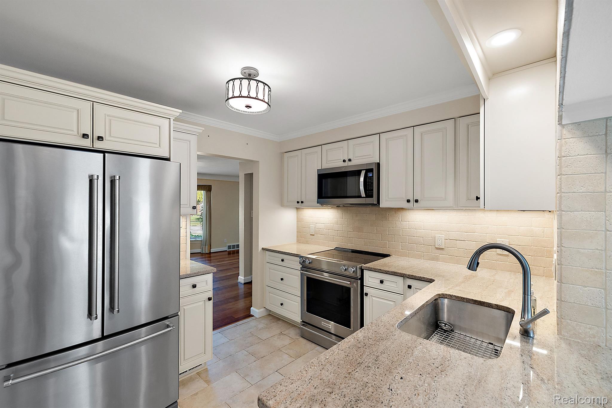 2546 Dorchester Road Birmingham, MI 48009 - Photo 20 of 48