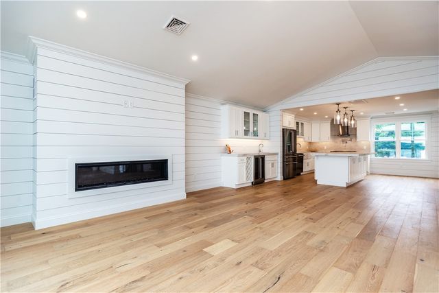 $1,500,000 | 5 Williams Street, Unit 4, Warwick, RI 02818