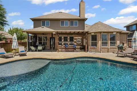 a view of a house with swimming pool and sitting area