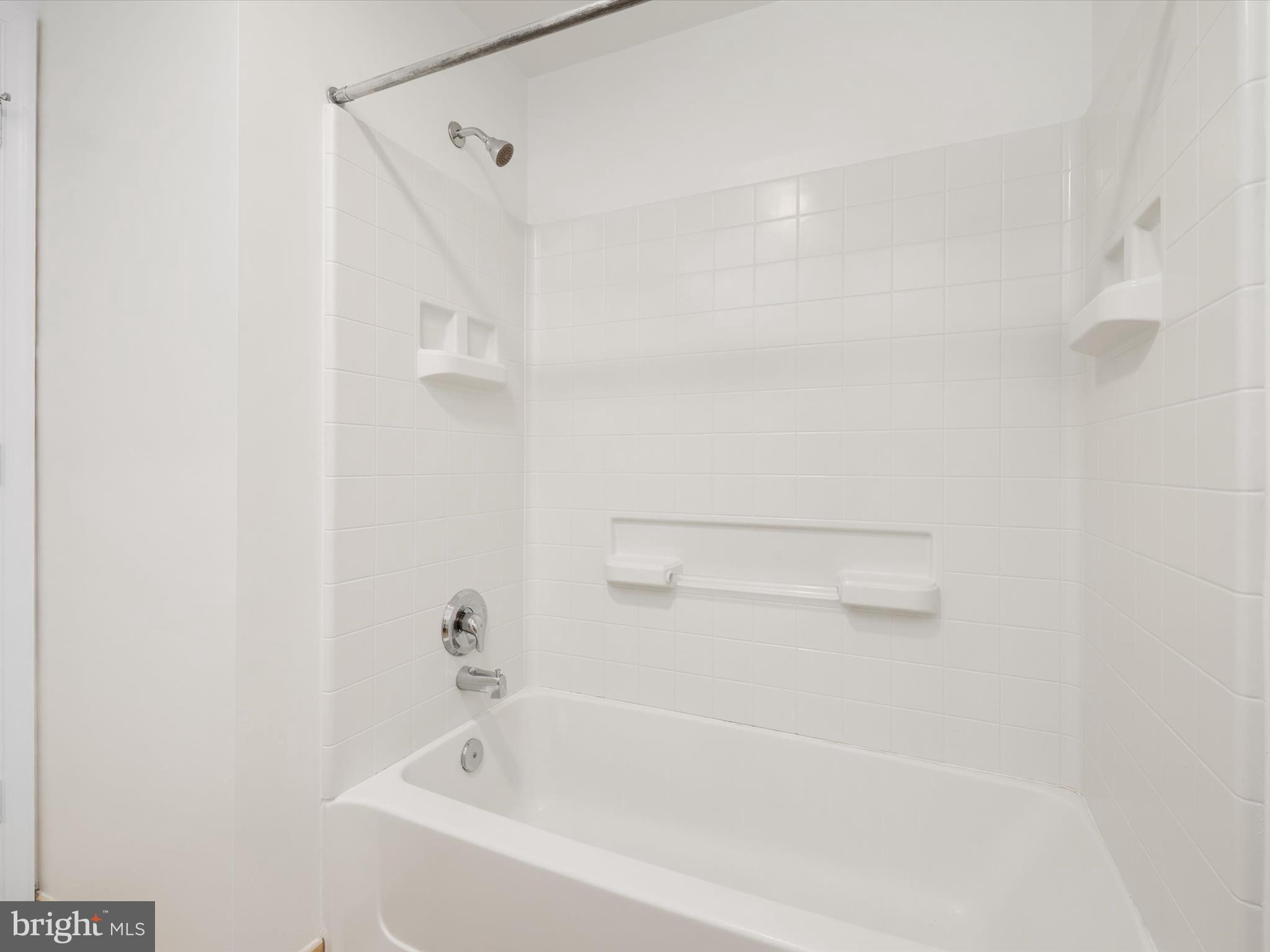 940 Astern Way, Unit 604 Annapolis, MD 21401 - Photo 18 of 27 a white bath tub sitting next to a shower
