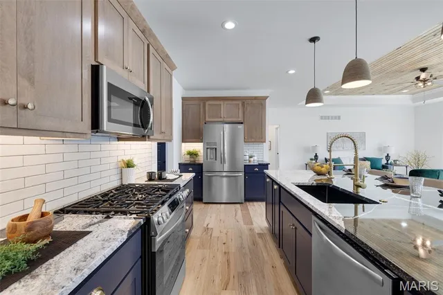 $495,000 | 1141 Bell Mountain Drive, Farmington, MO 63640