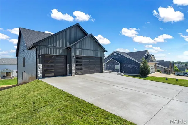 $495,000 | 1141 Bell Mountain Drive, Farmington, MO 63640