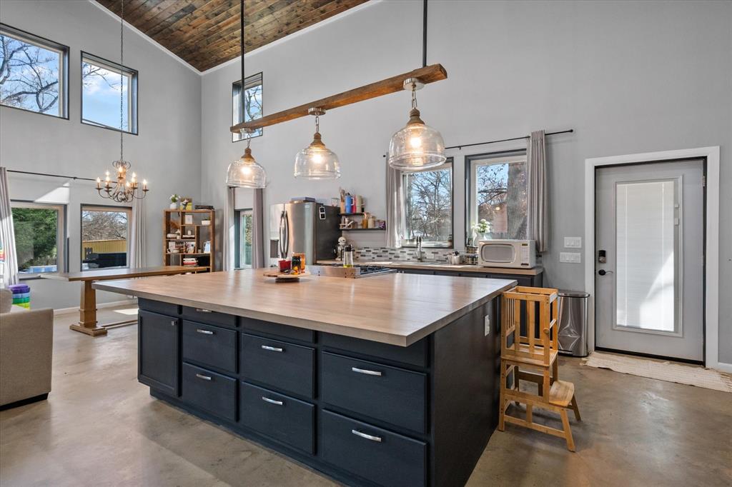 230 Fcr, Unit 540 Fairfield, TX 75840 - Photo 13 of 37 a bathroom with a sink a vanity and a large mirror