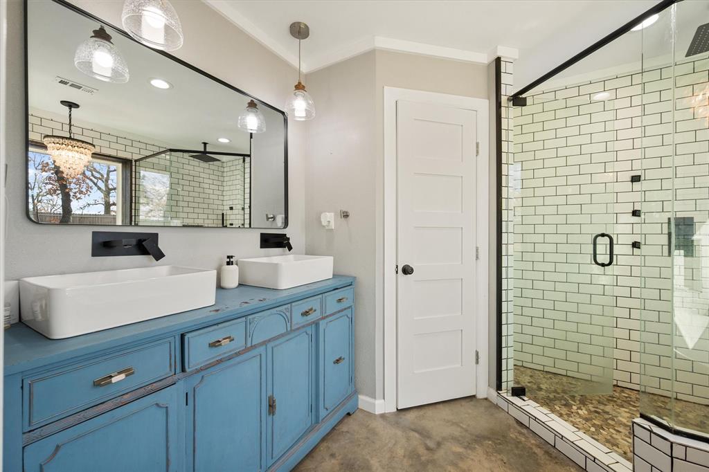 230 Fcr, Unit 540 Fairfield, TX 75840 - Photo 23 of 37 a bathroom with a shower sink and mirror