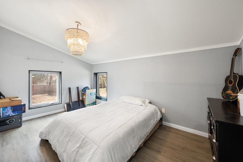 230 Fcr, Unit 540 Fairfield, TX 75840 - Photo 28 of 37 a bedroom with a bed and a painting on the wall