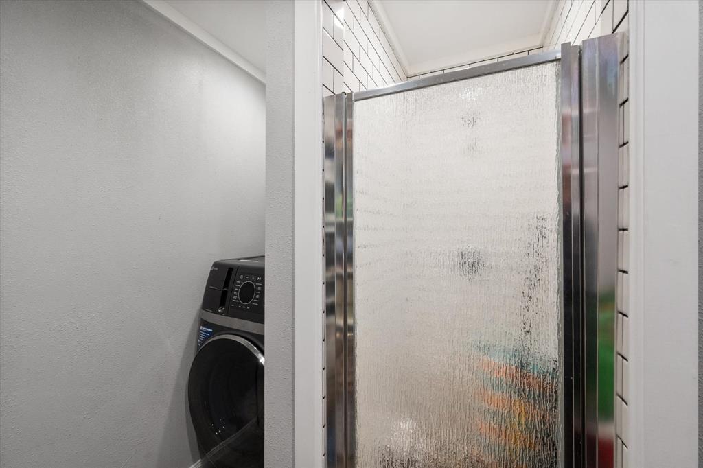 230 Fcr, Unit 540 Fairfield, TX 75840 - Photo 29 of 37 a bathroom with a shower