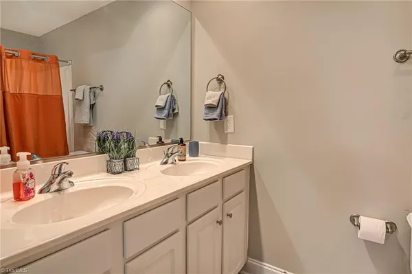 $2,750 | 1202 Southlake Court, Lexington, NC 27295