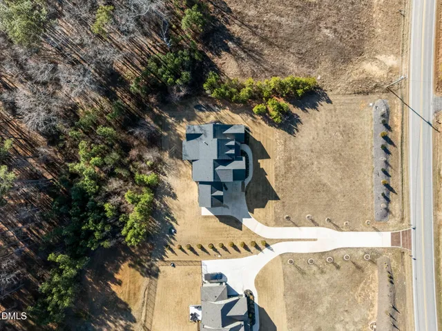 a view of a backyard of the house