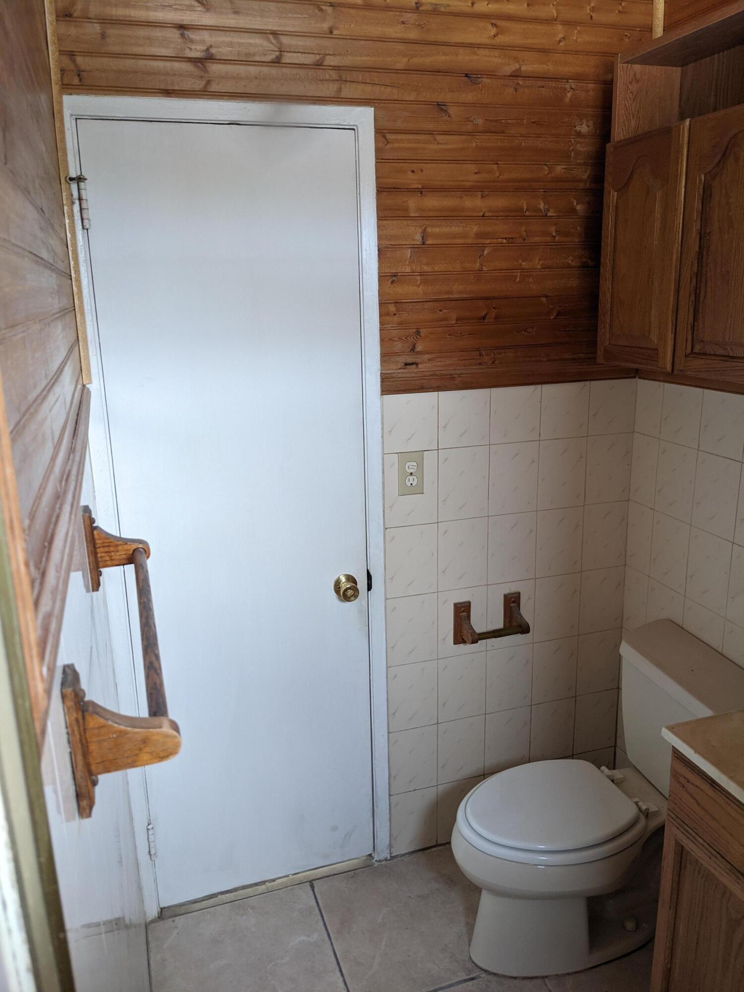 633 Cherry Road West Palm Beach, FL 33409 - Photo 17 of 20 Bathroom