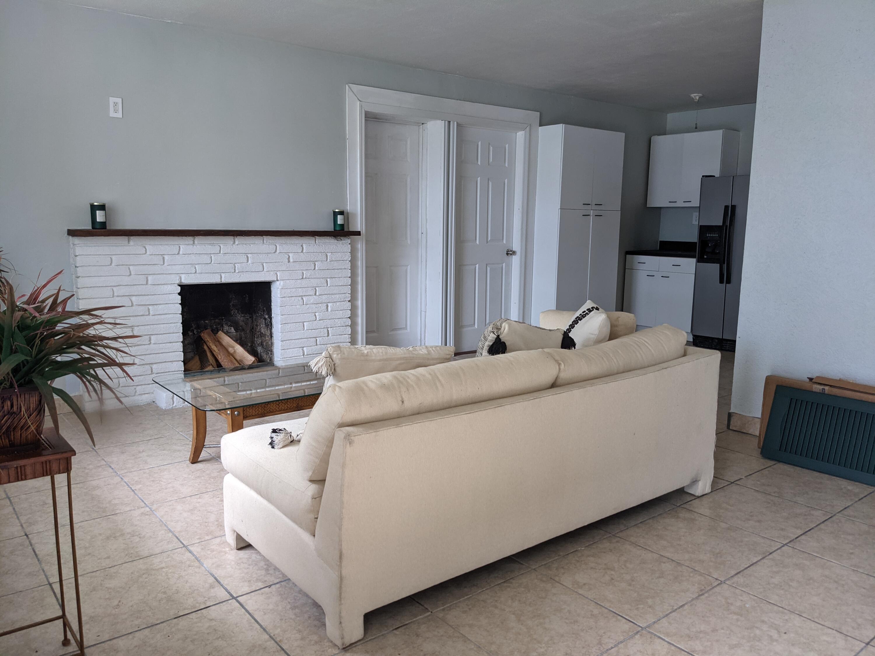 633 Cherry Road West Palm Beach, FL 33409 - Photo 4 of 20 Entrance