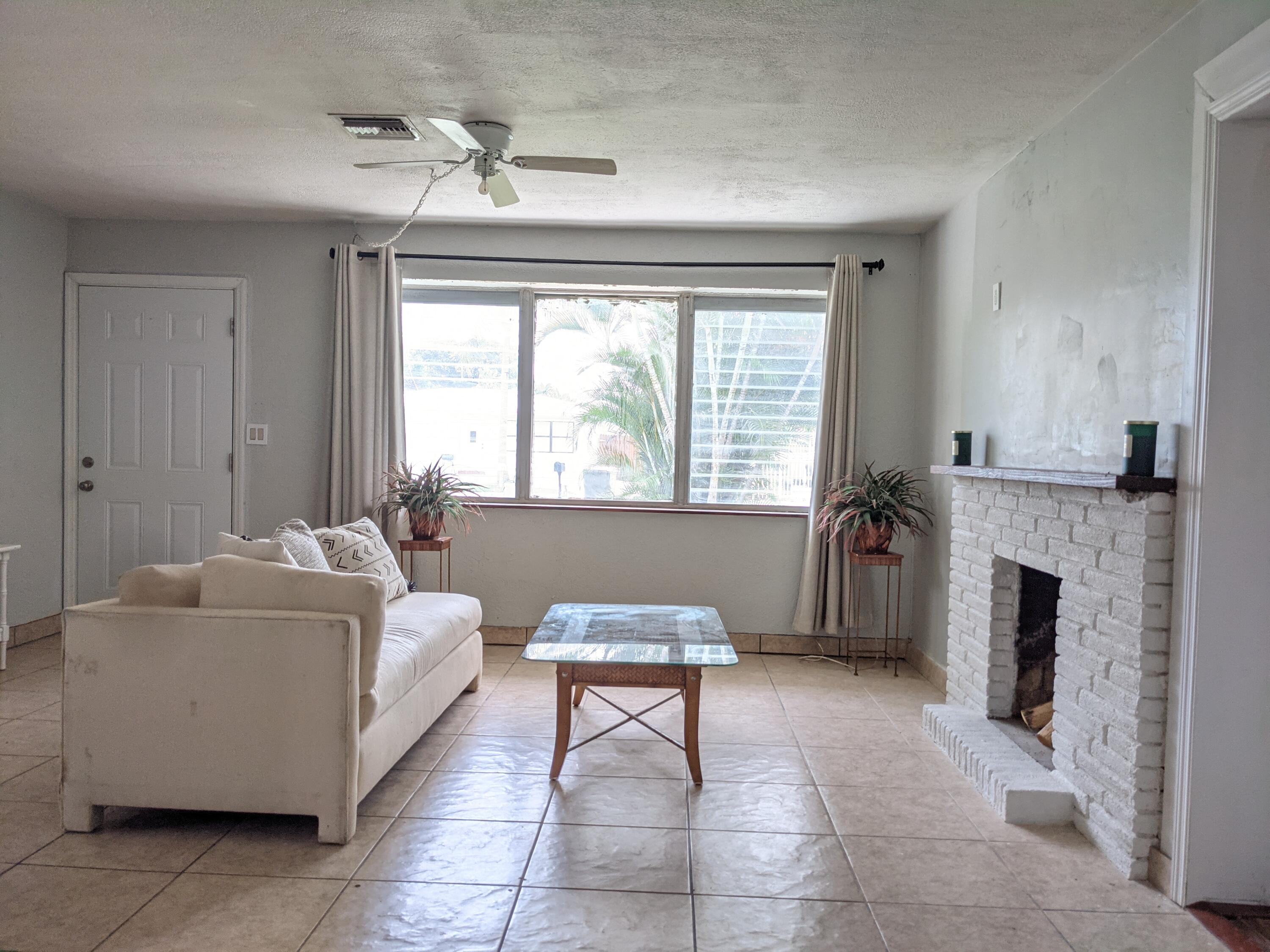 633 Cherry Road West Palm Beach, FL 33409 - Photo 5 of 20 Living Room