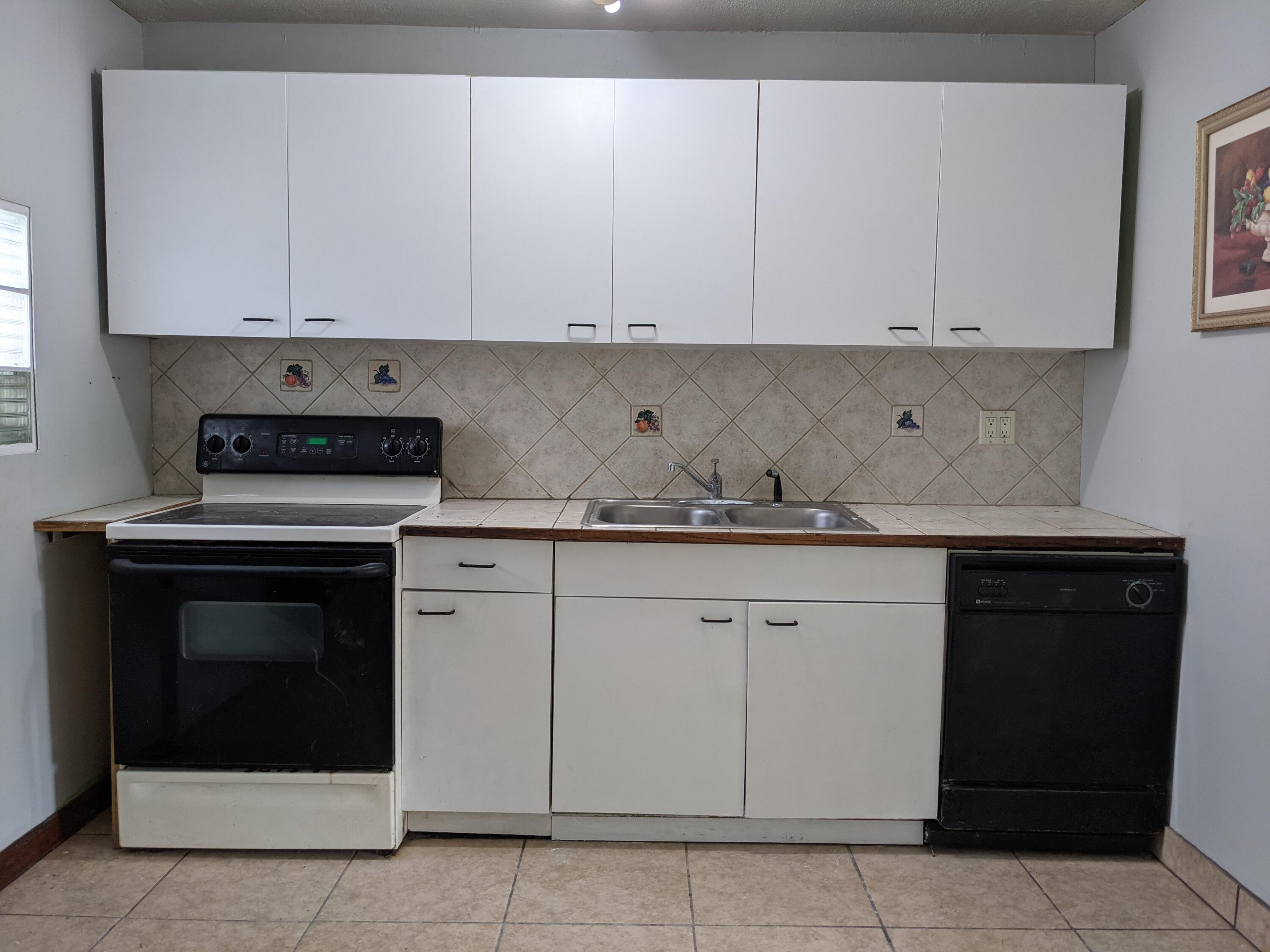 633 Cherry Road West Palm Beach, FL 33409 - Photo 9 of 20 Kitchen