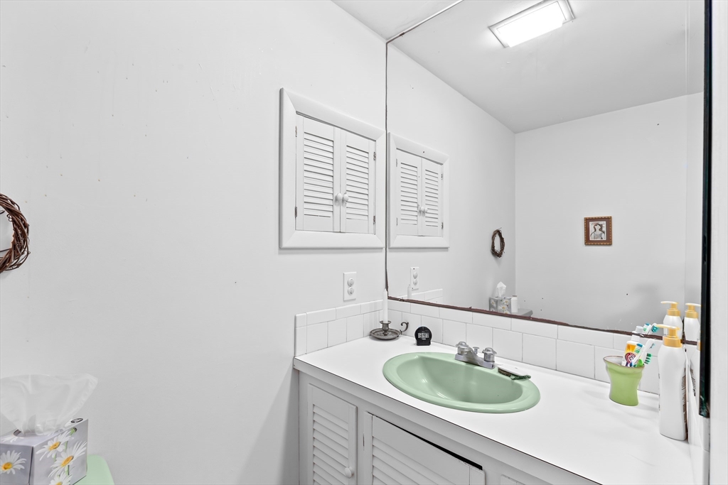 23 Old Powder House Road Lakeville, MA 02347 - Photo 29 of 41 Gallery Image 29