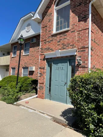 $1,825 | 1373 Cunat Court, Unit 1C, Lake In The Hills, IL 60156